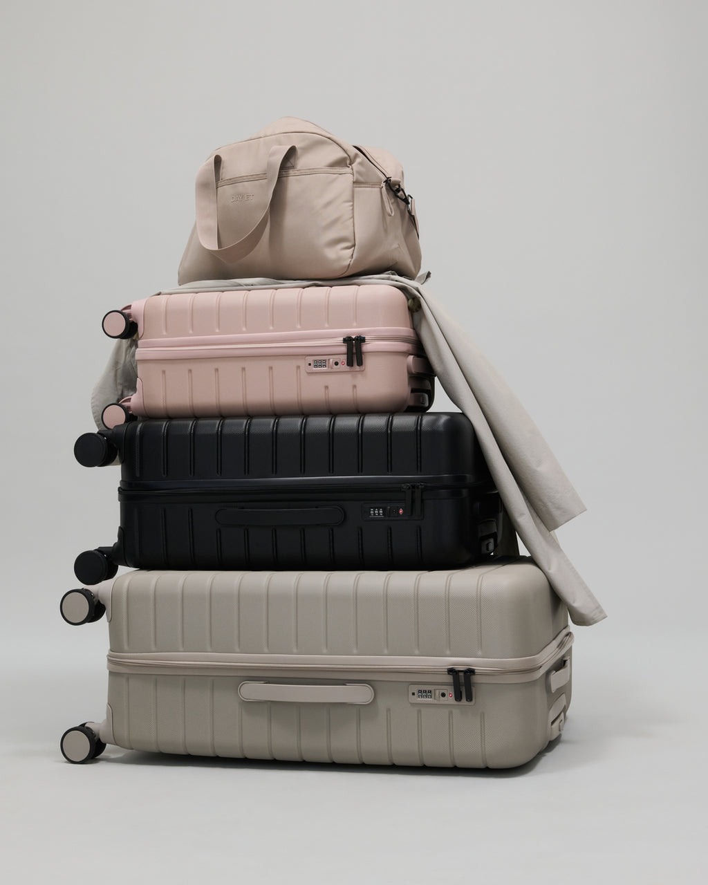 Medium 24" Tonal Logo Check-In Koffert