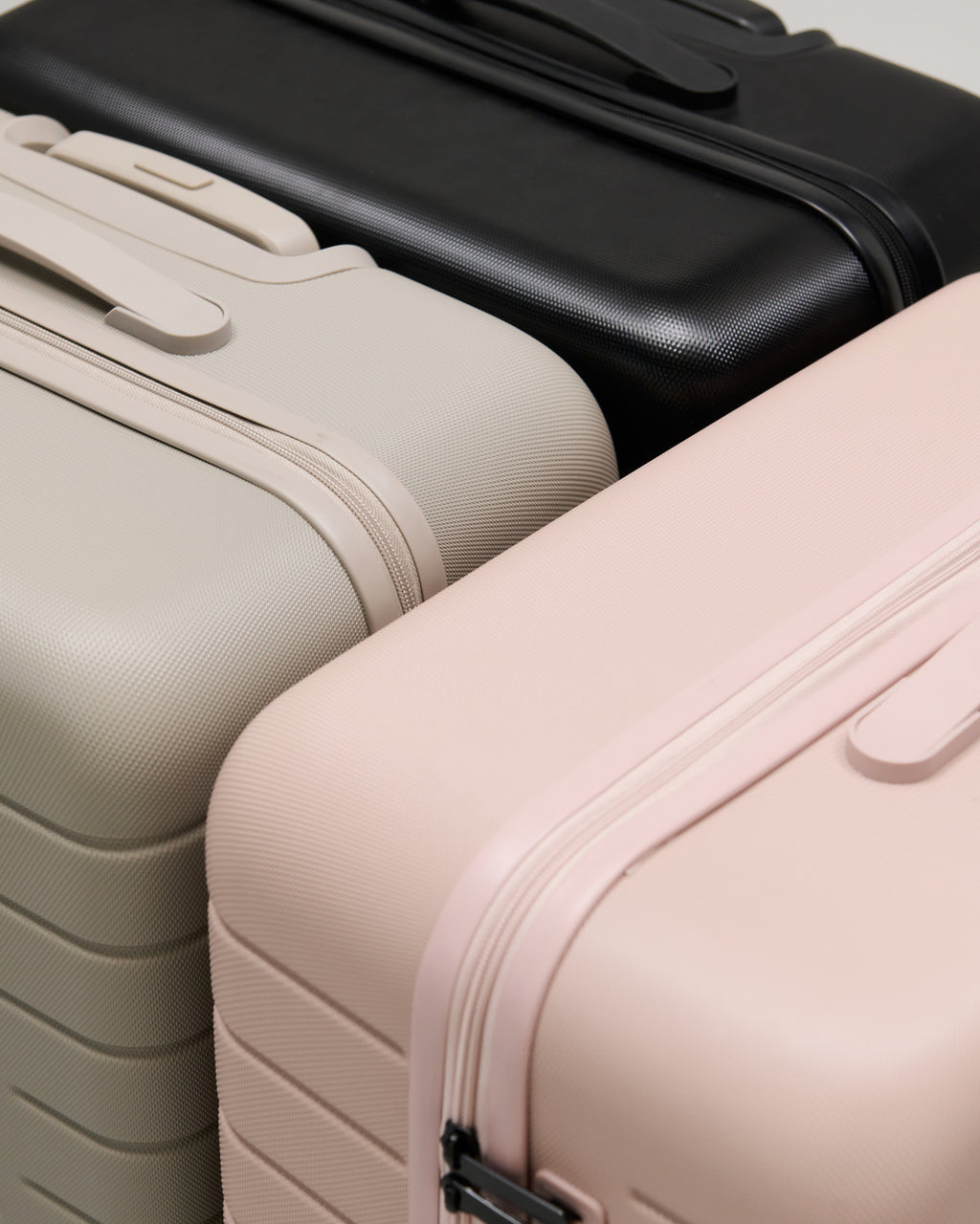 Large 28" Tonal Logo Check-In Koffert