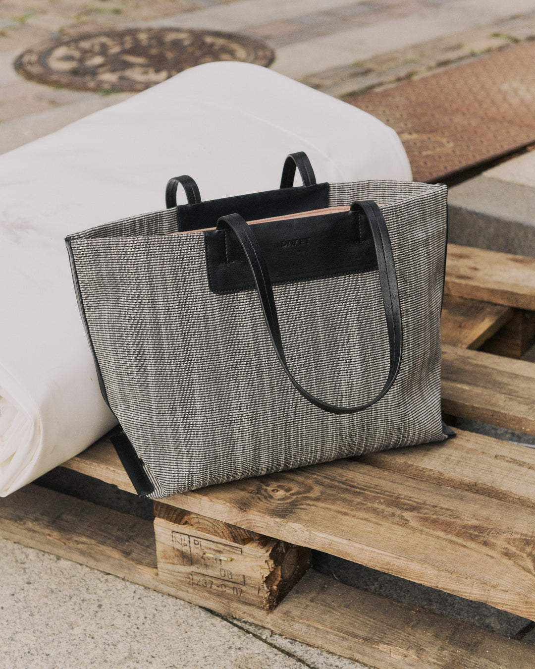 Day Raas Structure Bag