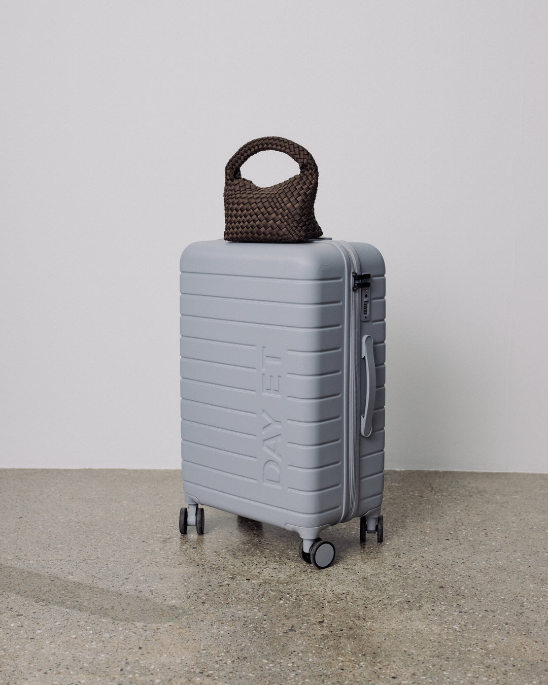 Medium 24" Tonal Logo Check-In Koffert